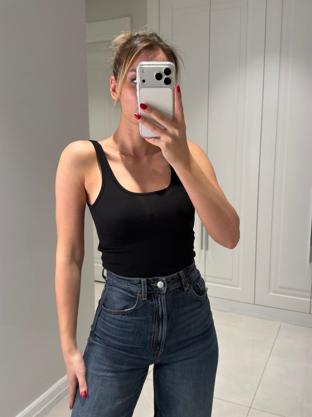 Sophia Siyah Askılı Atlet