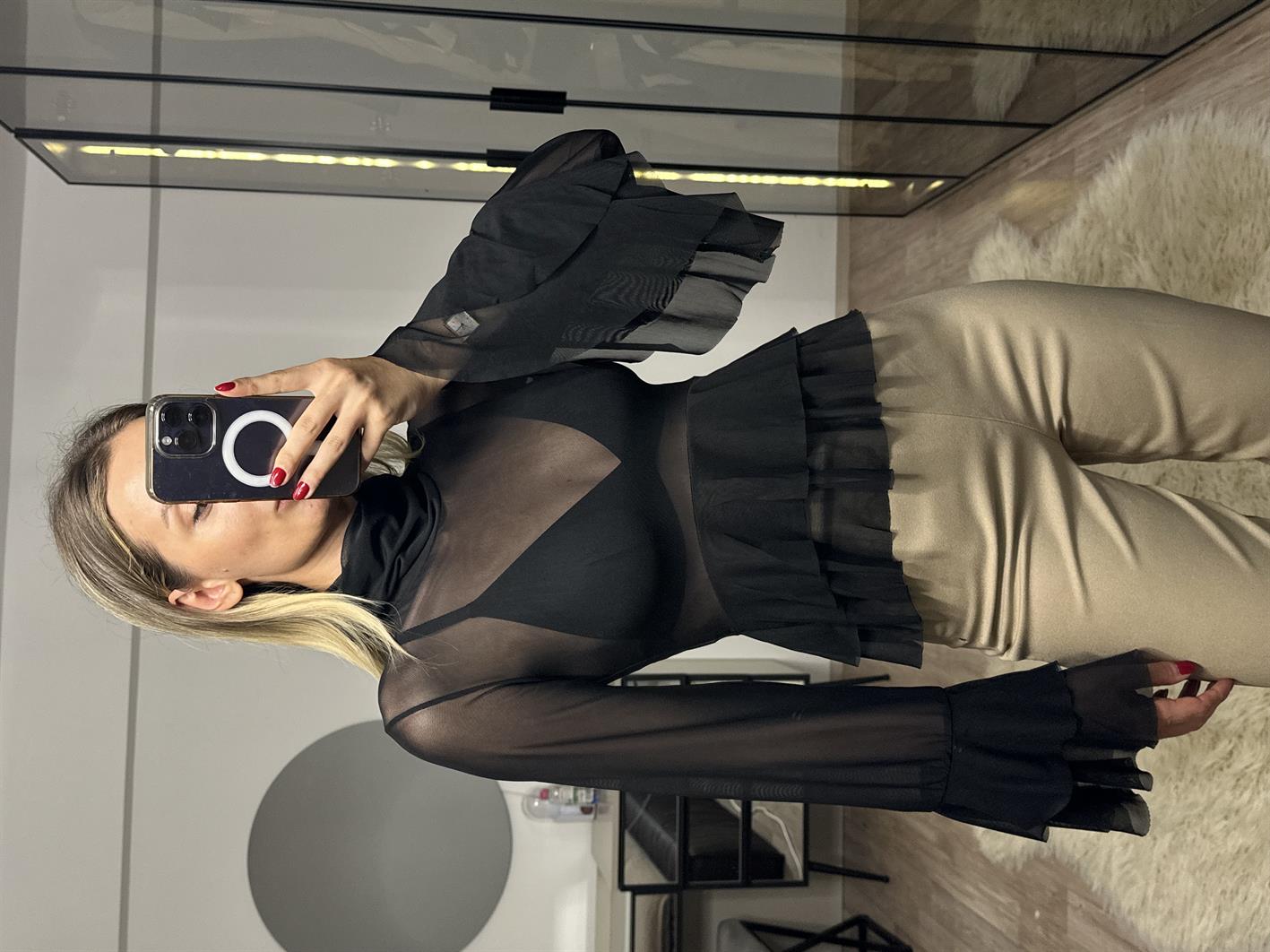 Veronica Siyah Boğazlı Straplez Bluz