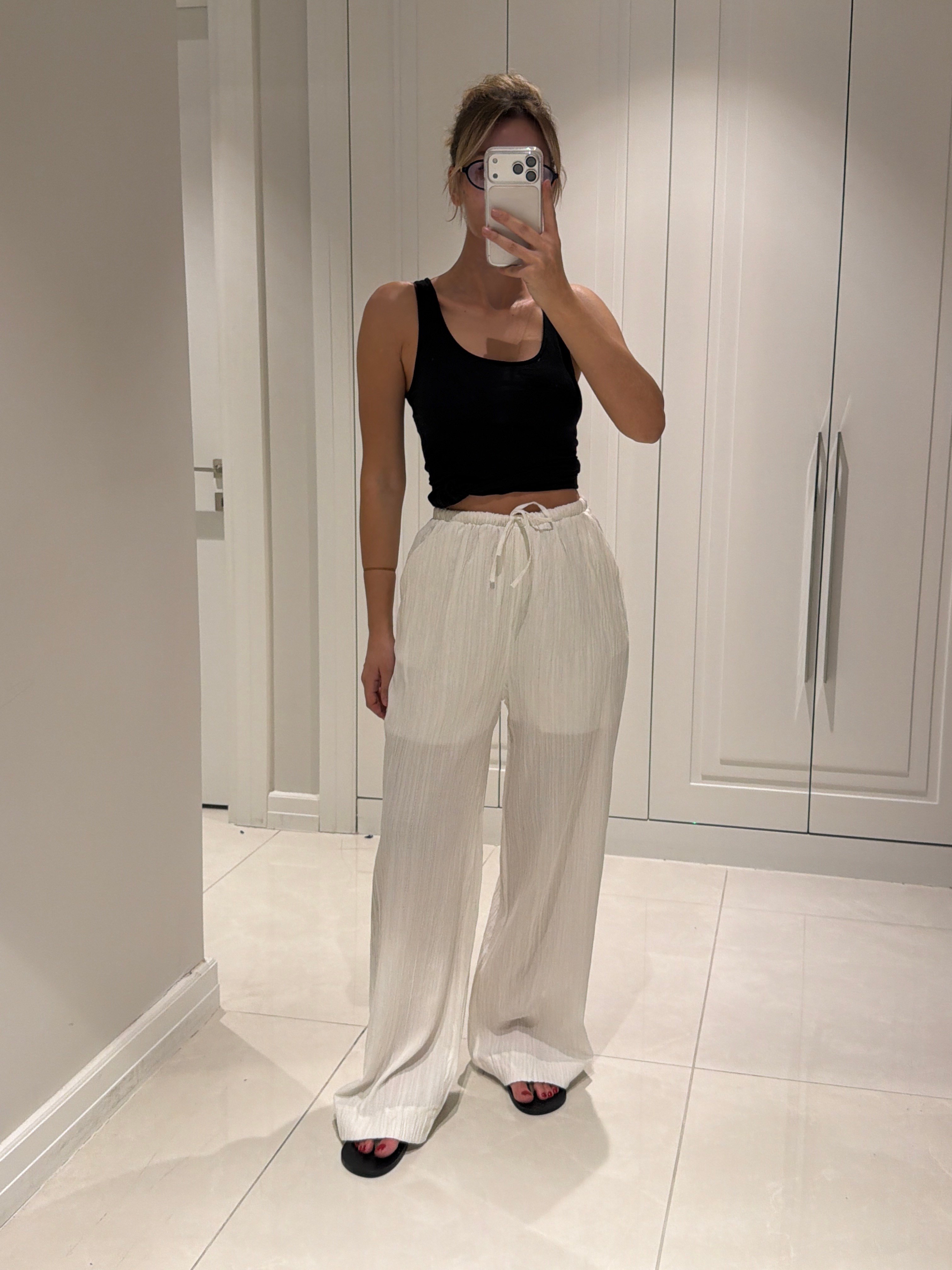Aria Beyaz Beli Lastikli Gofre Pantolon