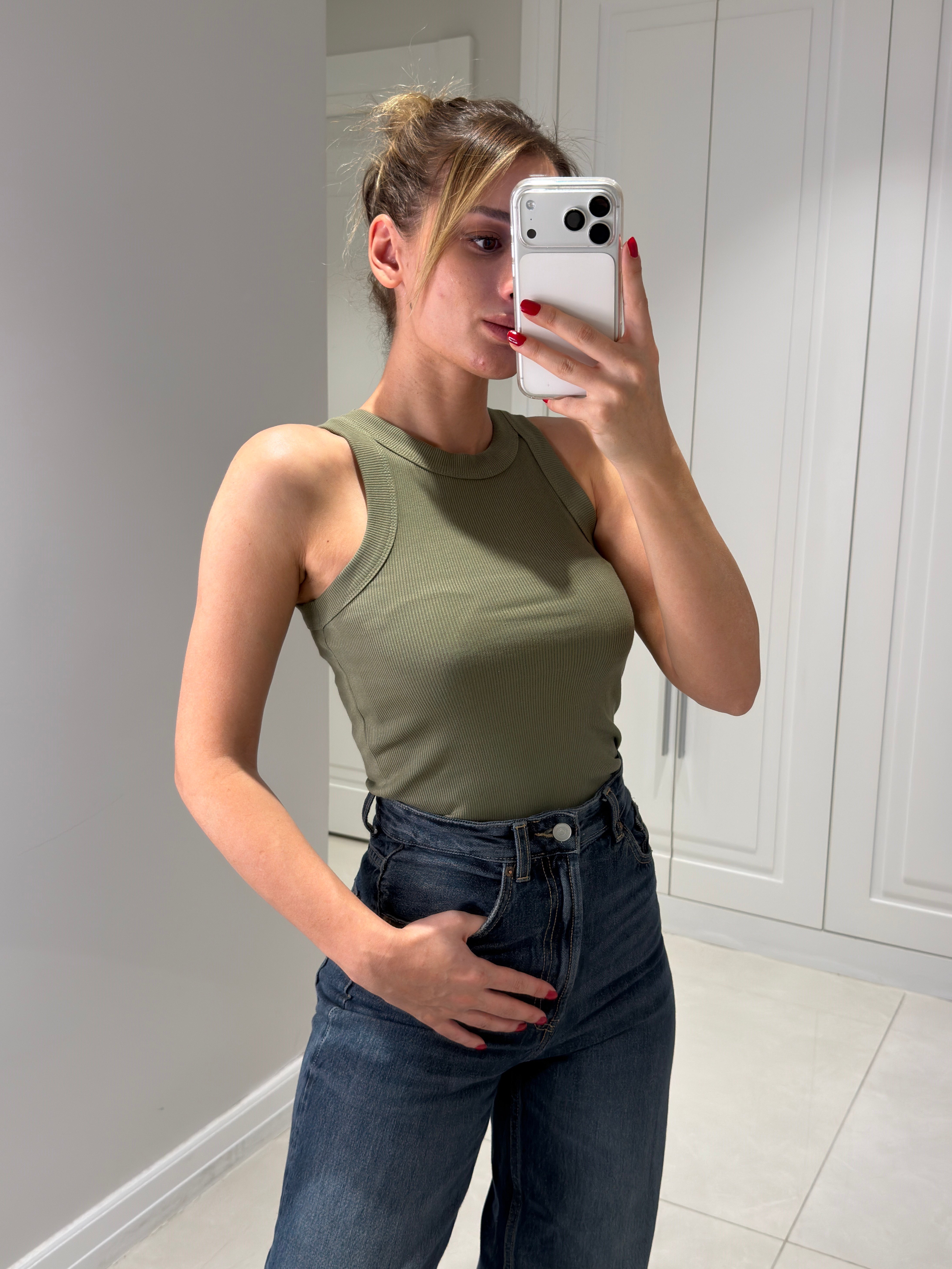 Charlotte Haki Halter Yaka Atlet