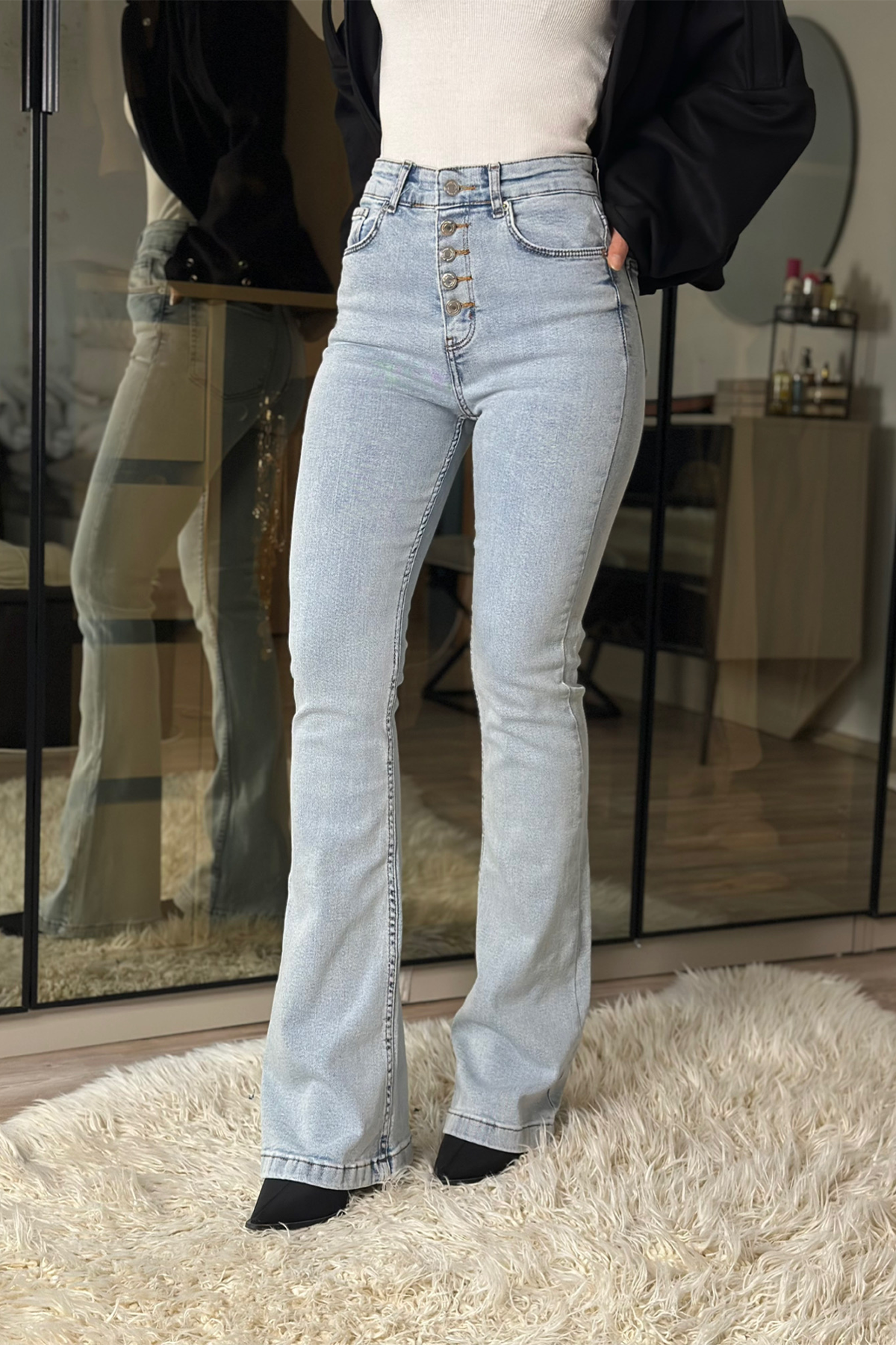 Jolie Buz Mavisi İspanyol Paça Düğme Detaylı Jean