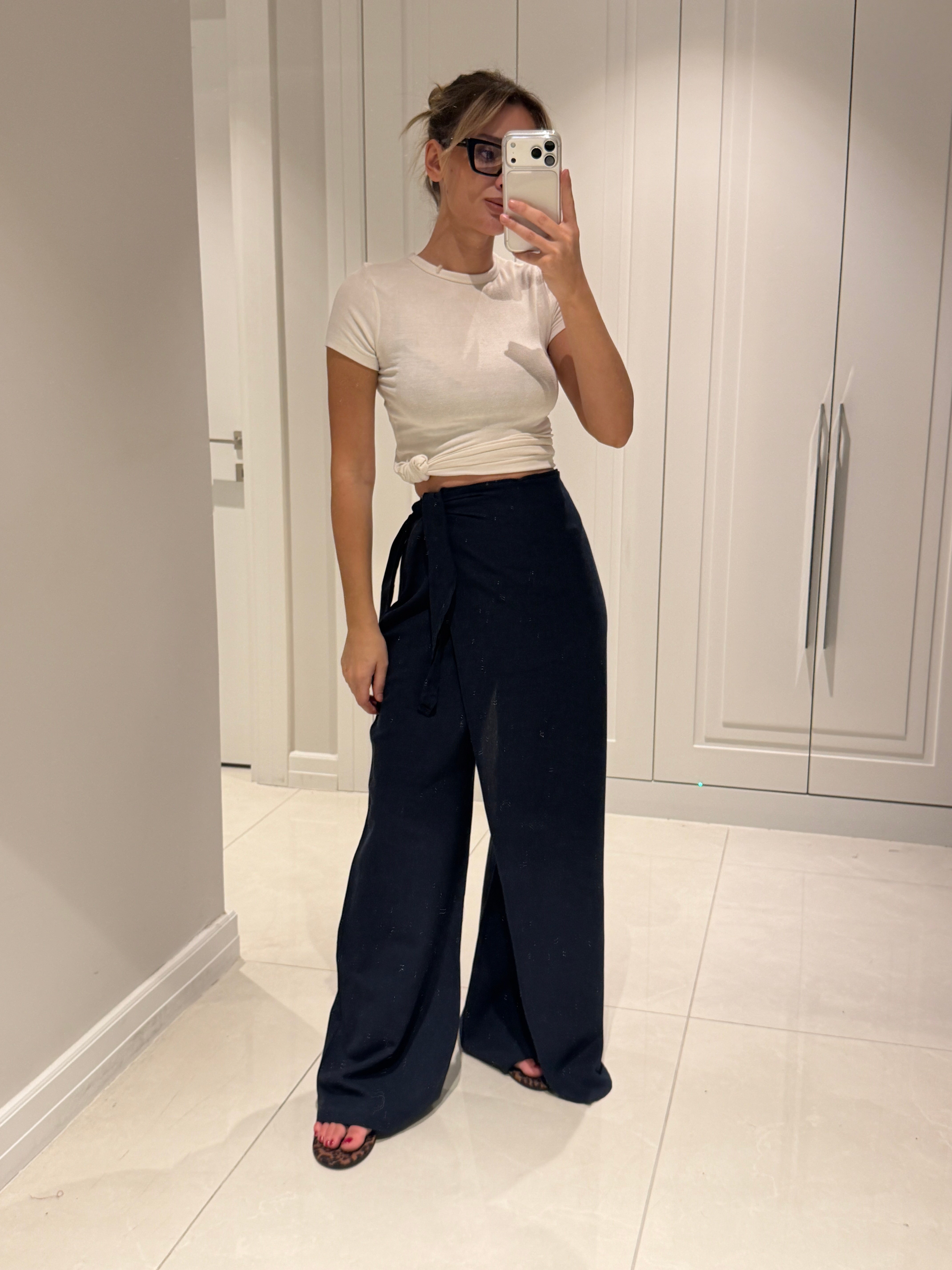 Keira Lacivert Kapaklı Keten Pantolon