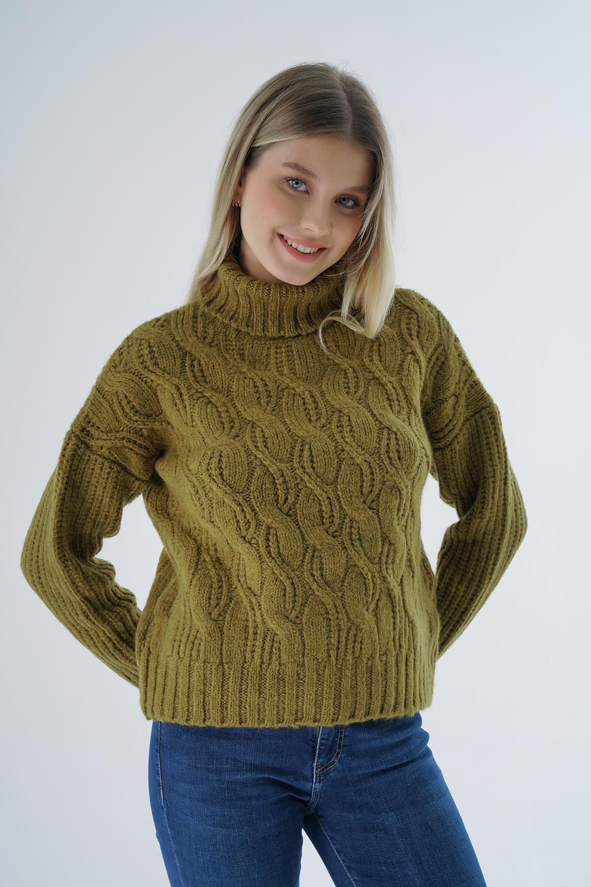 Kadın Olive Oversize Balıkçı Yaka Selanik Saç Örgülü Yün Özel İplik Triko Örme Kazak TRIST-6163 Kadın Olive Oversize Balıkçı Yaka Selanik Saç Örgülü Yün Özel İplik Triko Örme Kazak TRIST-6163