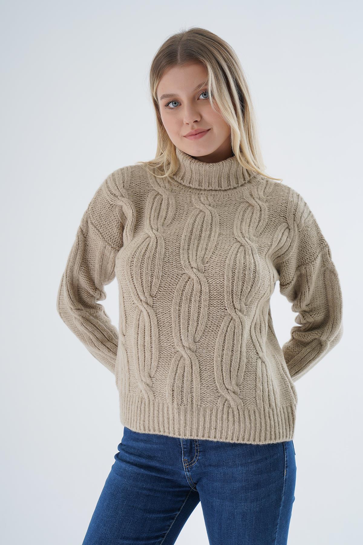 Kadın Bej Oversize Balıkçı Yaka Selanik Saç Örgülü Yünlü Özel İplik Triko Örme Kazak TRIST-6159