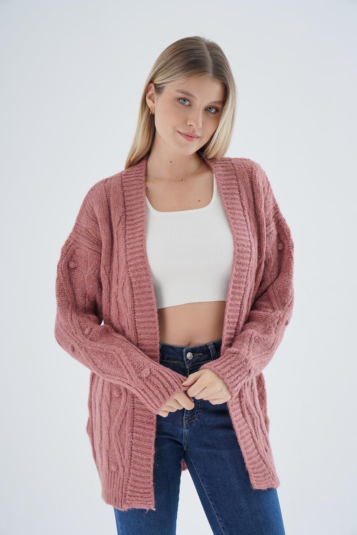 Kadın Gül Kurusu Oversize Pon Ponlu Yürütme Örgülü Uzun Yün Karışımlı Triko Örme Hırka TRIST-6165