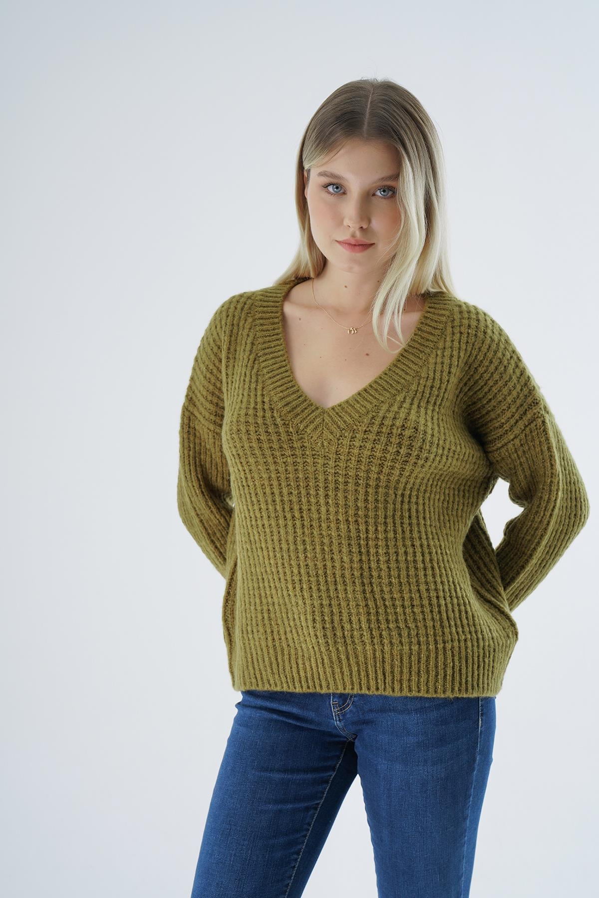 Kadın Olive Oversize V Yaka Nopen Selanik Örgü Yünlü Özel İplik Triko Örme Kazak TRIST-6160