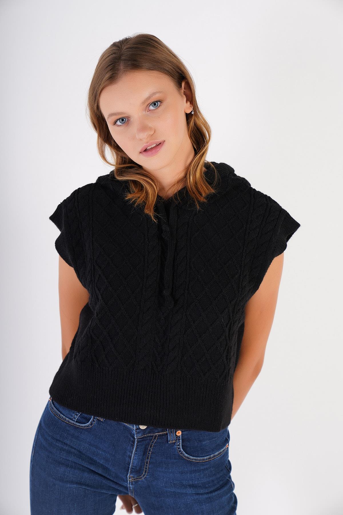 Kadın Siyah Kapüşonlu Oversize Yün Süveter Örme Triko Trist-6131