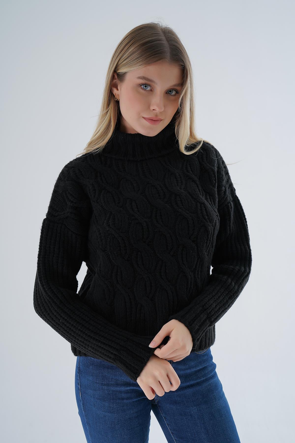 Kadın Siyah Oversize Balıkçı Yaka Selanik Saç Örgülü Yün Özel İplik Triko Örme Kazak TRIST-6163