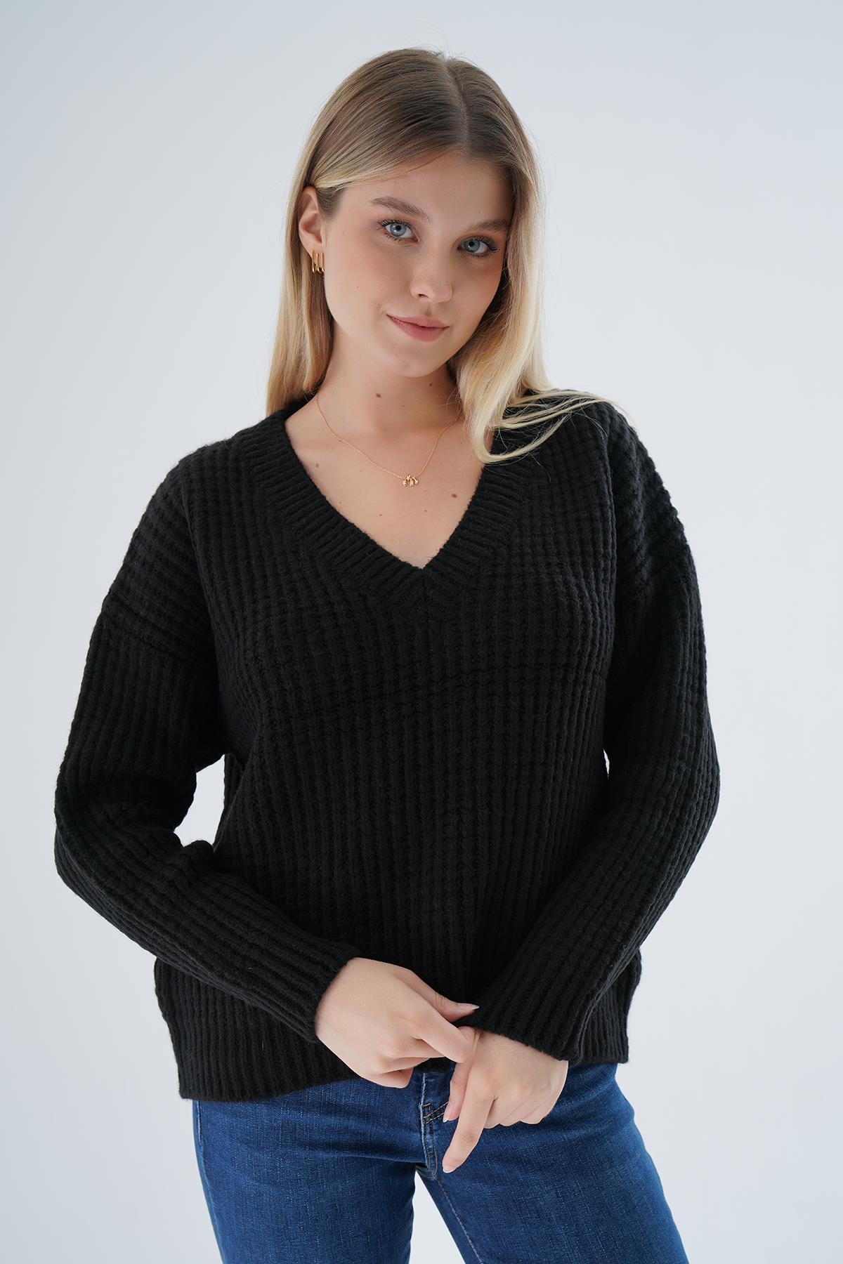 Kadın Siyah Oversize V Yaka Nopen Selanik Örgü Yünlü Özel İplik Triko Örme Kazak TRIST-6160