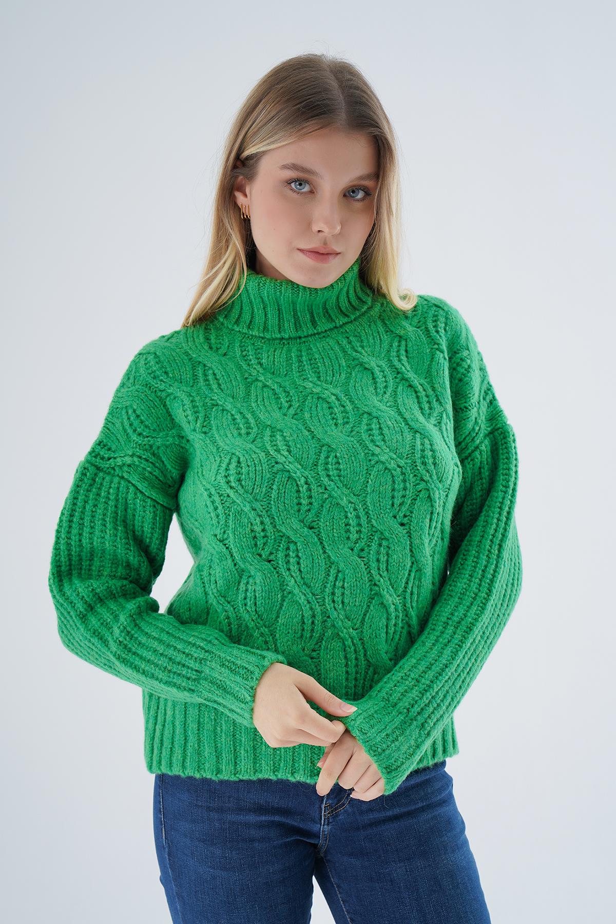 Kadın Yeşil Oversize Balıkçı Yaka Selanik Saç Örgülü Yün Özel İplik Triko Örme Kazak TRIST-6163