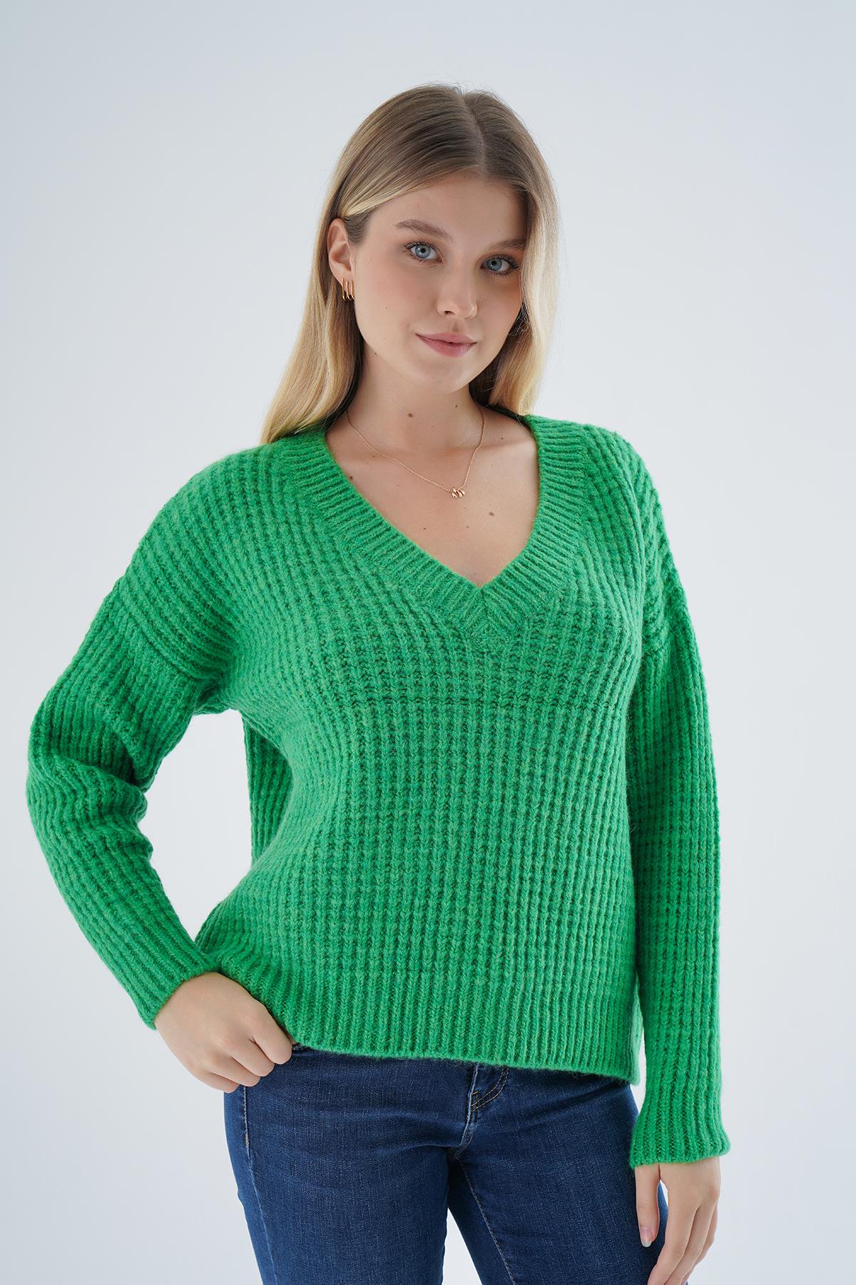 Kadın Yeşil Oversize V Yaka Nopen Selanik Örgü Yünlü Özel İplik Triko Örme Kazak TRIST-6160