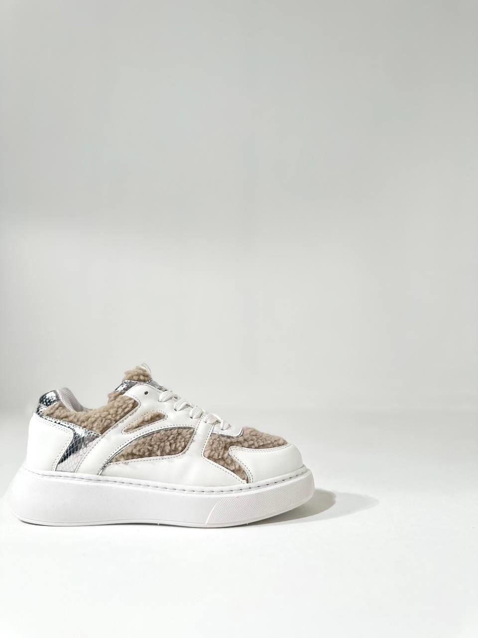 063-100 Beyaz Peluş Kadın Spor Ayakkabı