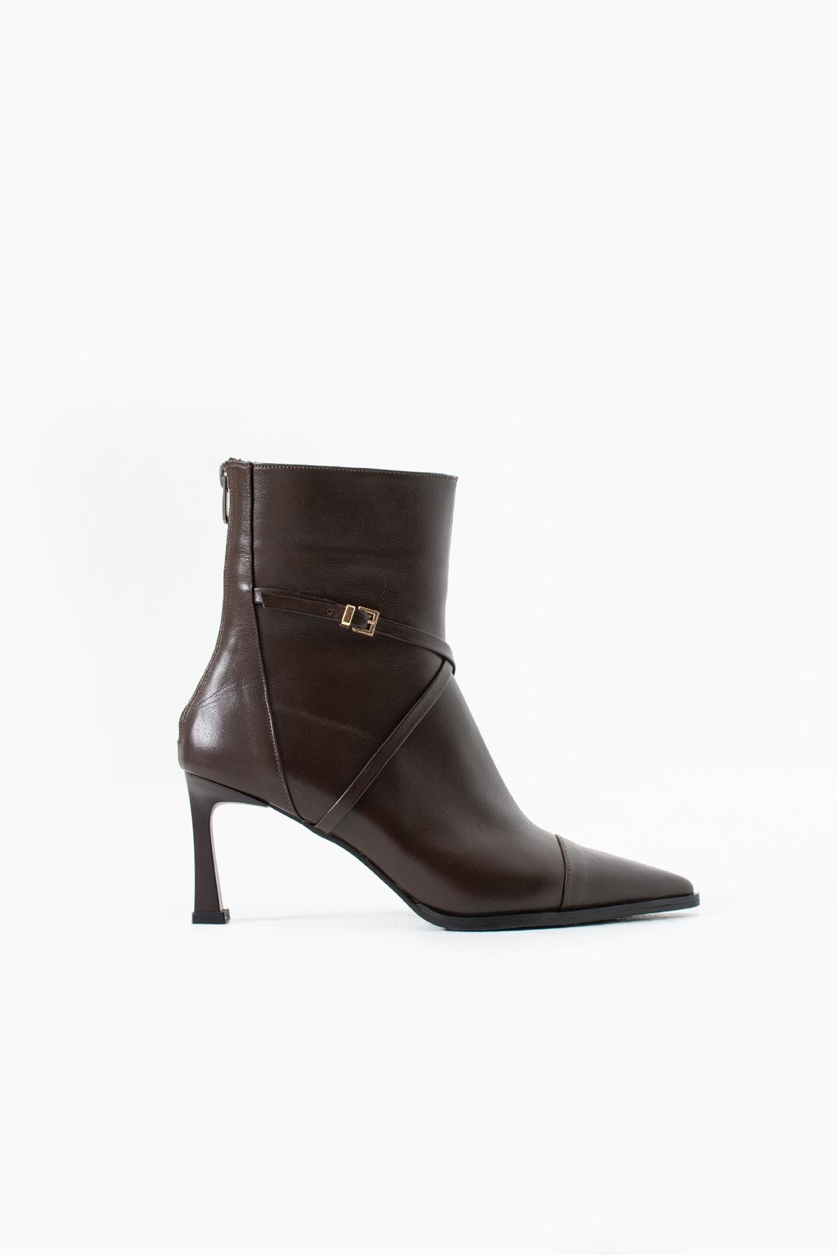 Amanda Sivri Burun Hakiki Deri Toka Detaylı Acı kahve Topuklu Kadın Bot