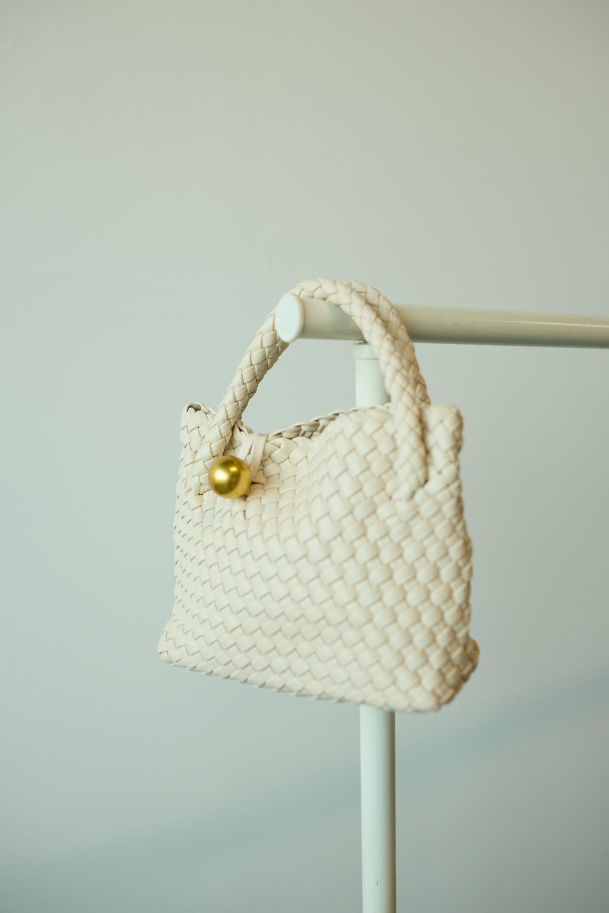 Bej El Örgüsü Gold Tokalı Kadın Çanta