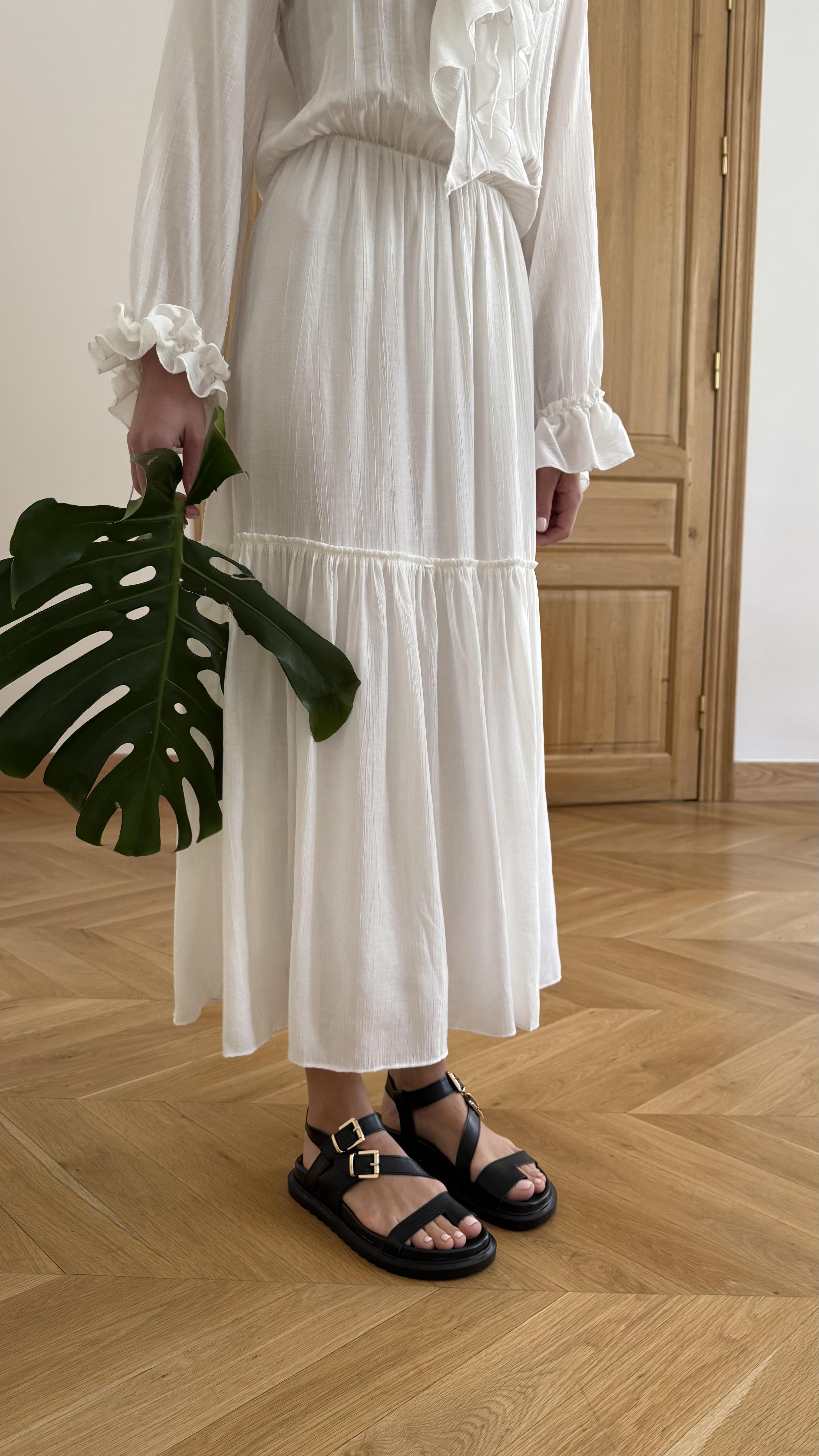 Çapraz Bantlı Parmak Detaylı Siyah Kadın Sandalet