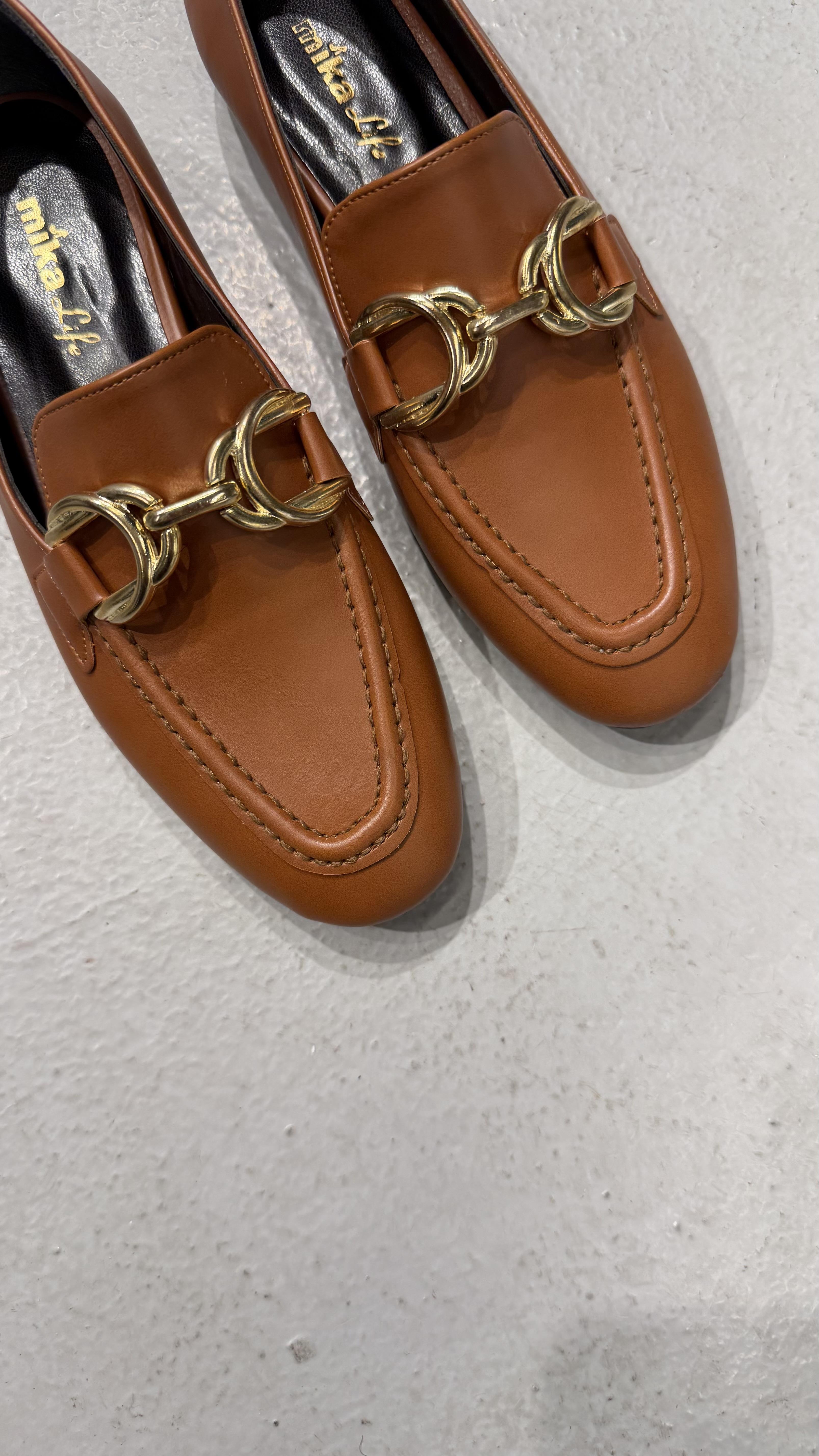 Gold Toka Detaylı Yuvarlak Kalıp Dikişli Kadın Babet Taba