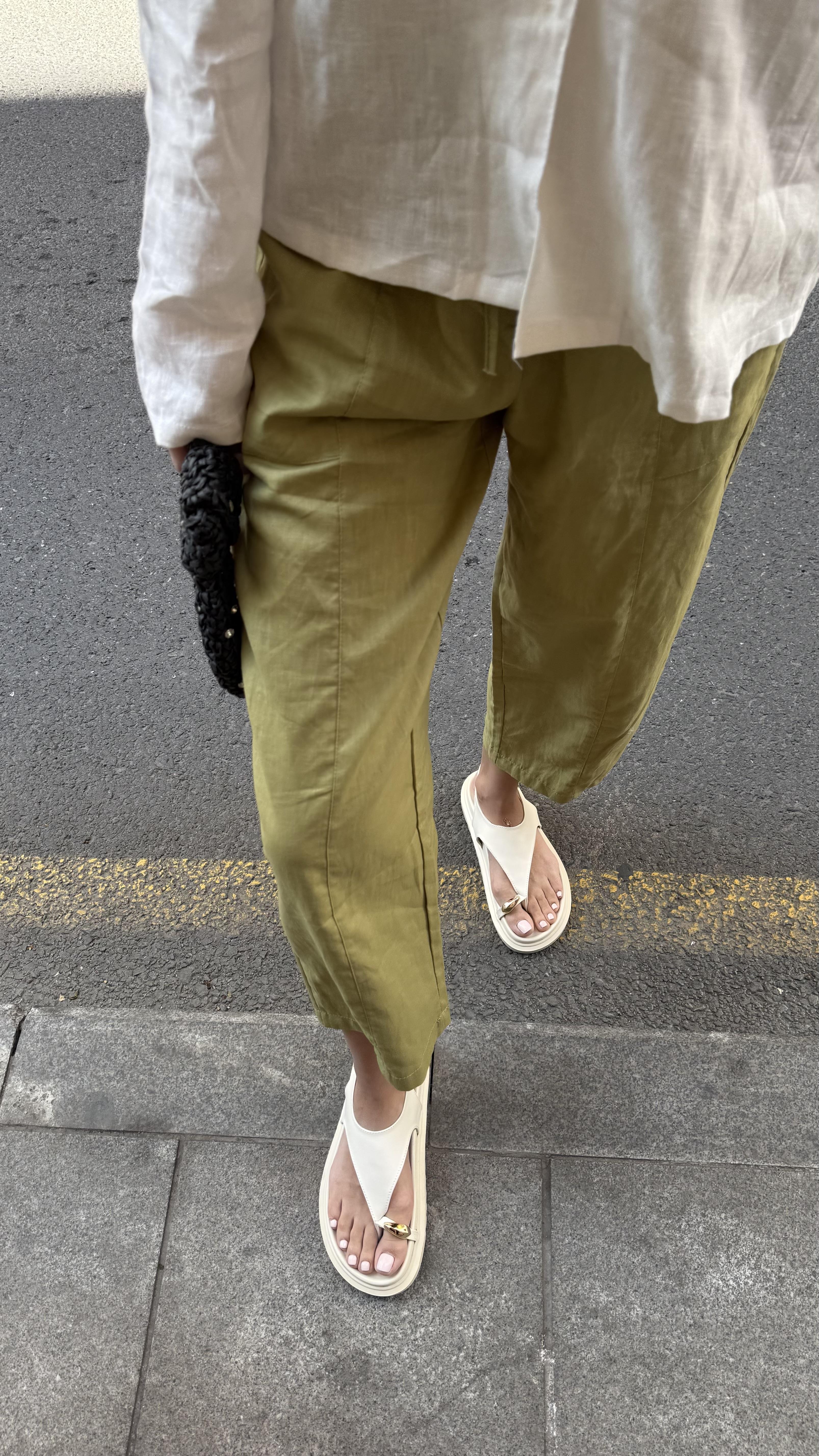 Gold Yüzük Modelli Bej Sandalet