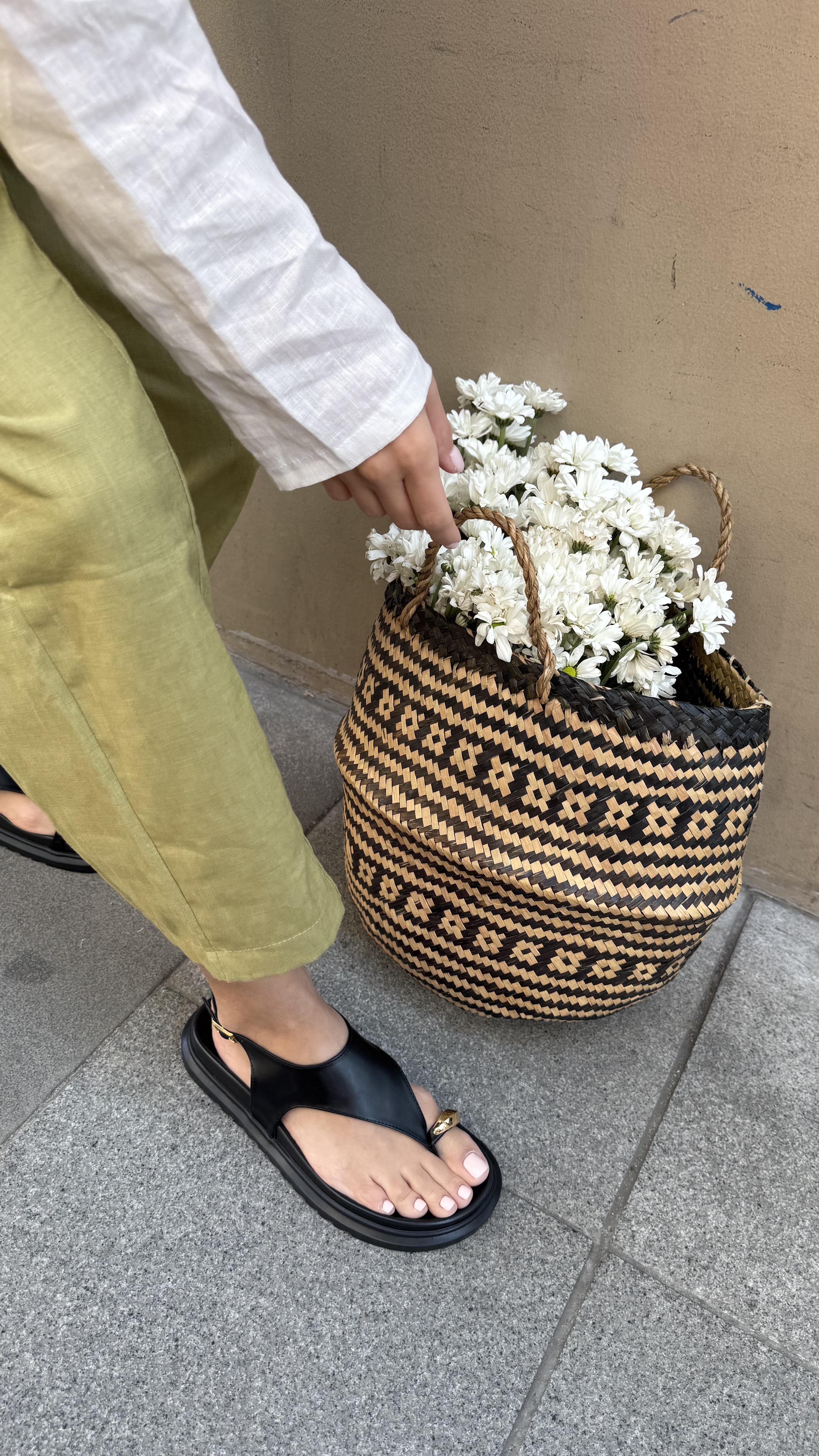 Gold Yüzük Modelli Siyah Sandalet