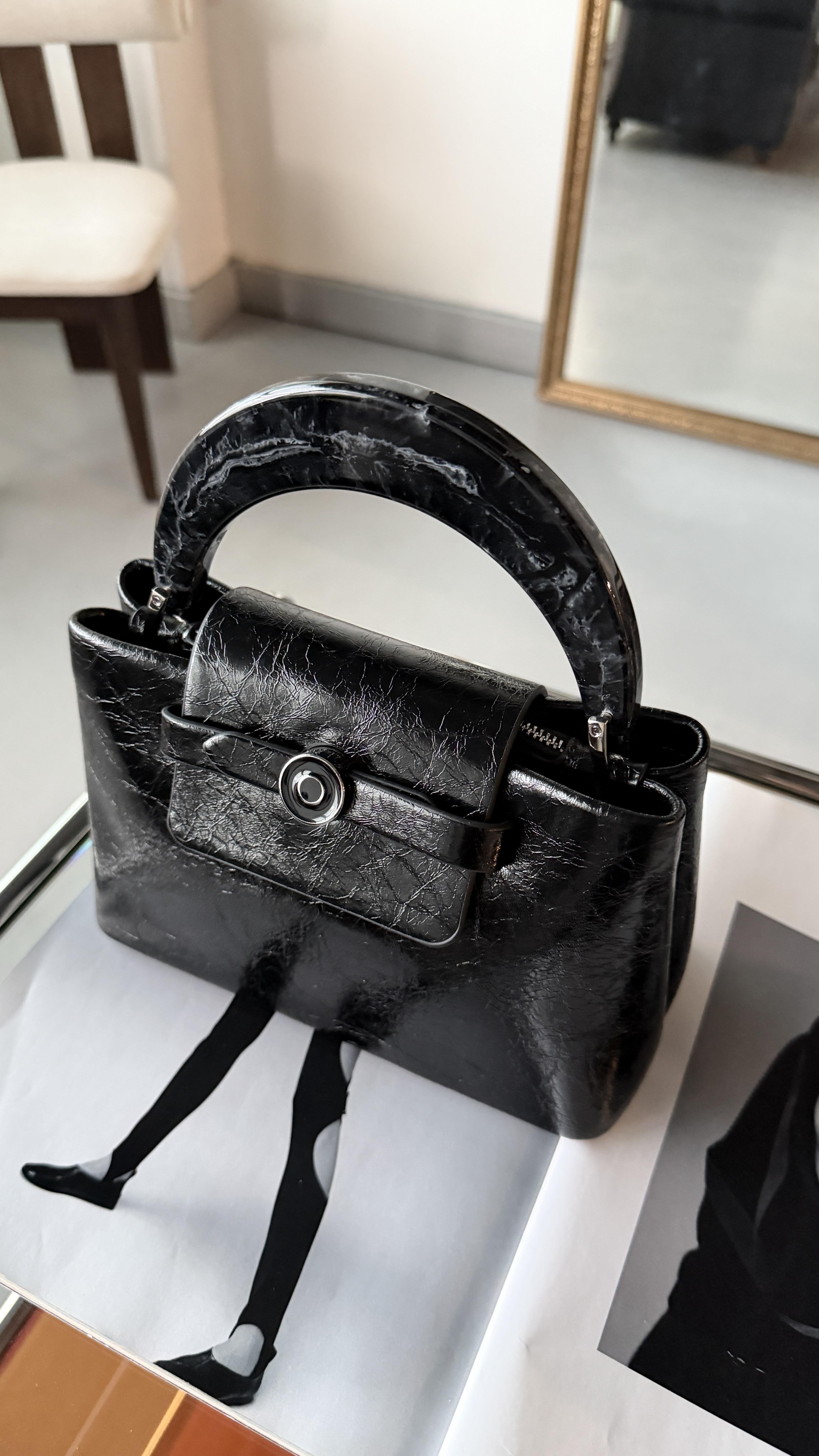 Lumea Siyah Kemik Saplı Minimal Kadın Çanta