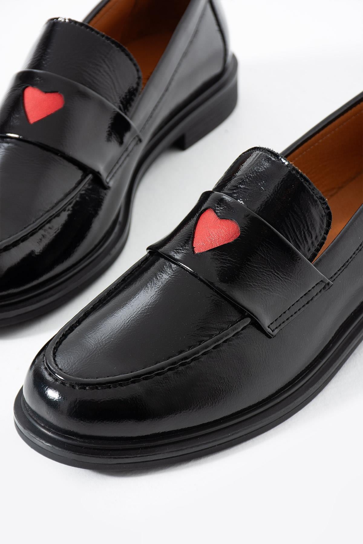 Noir Amour Kalp Detaylı Siyah Rugan Kadın Loafer
