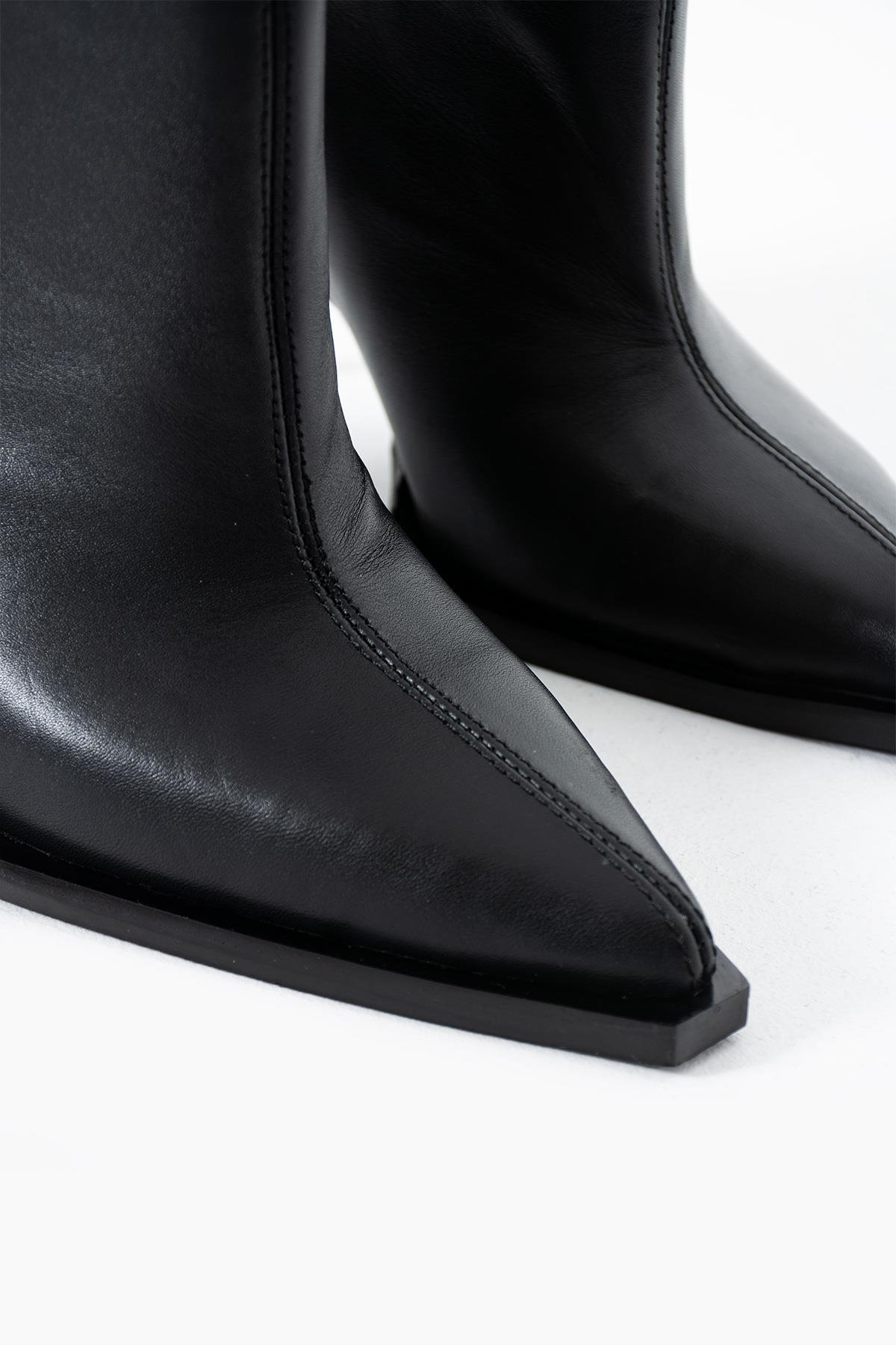 Siyah Cilt Hakiki Deri Sivri Burun Dikişli Kadın Bot