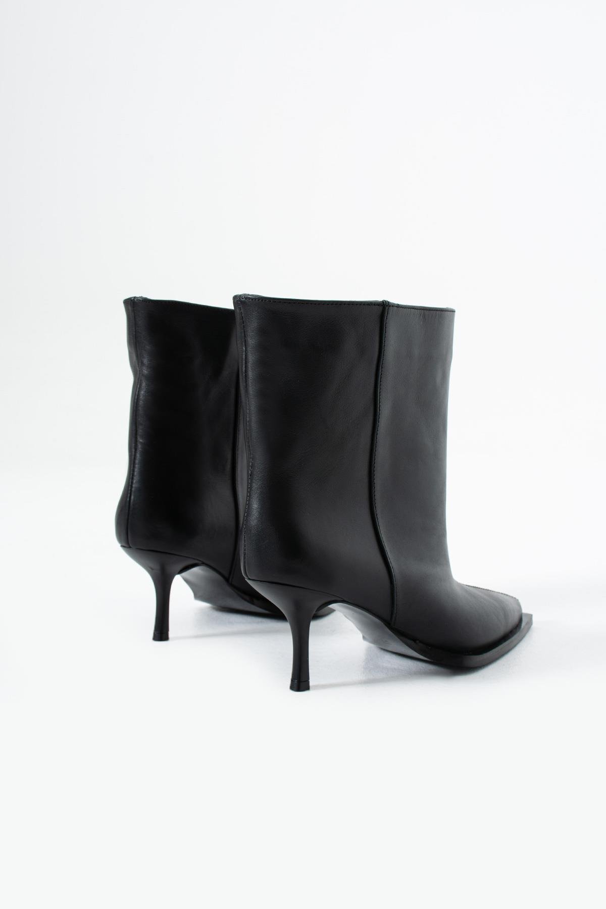 Siyah Cilt Hakiki Deri Sivri Burun Dikişli Kadın Bot