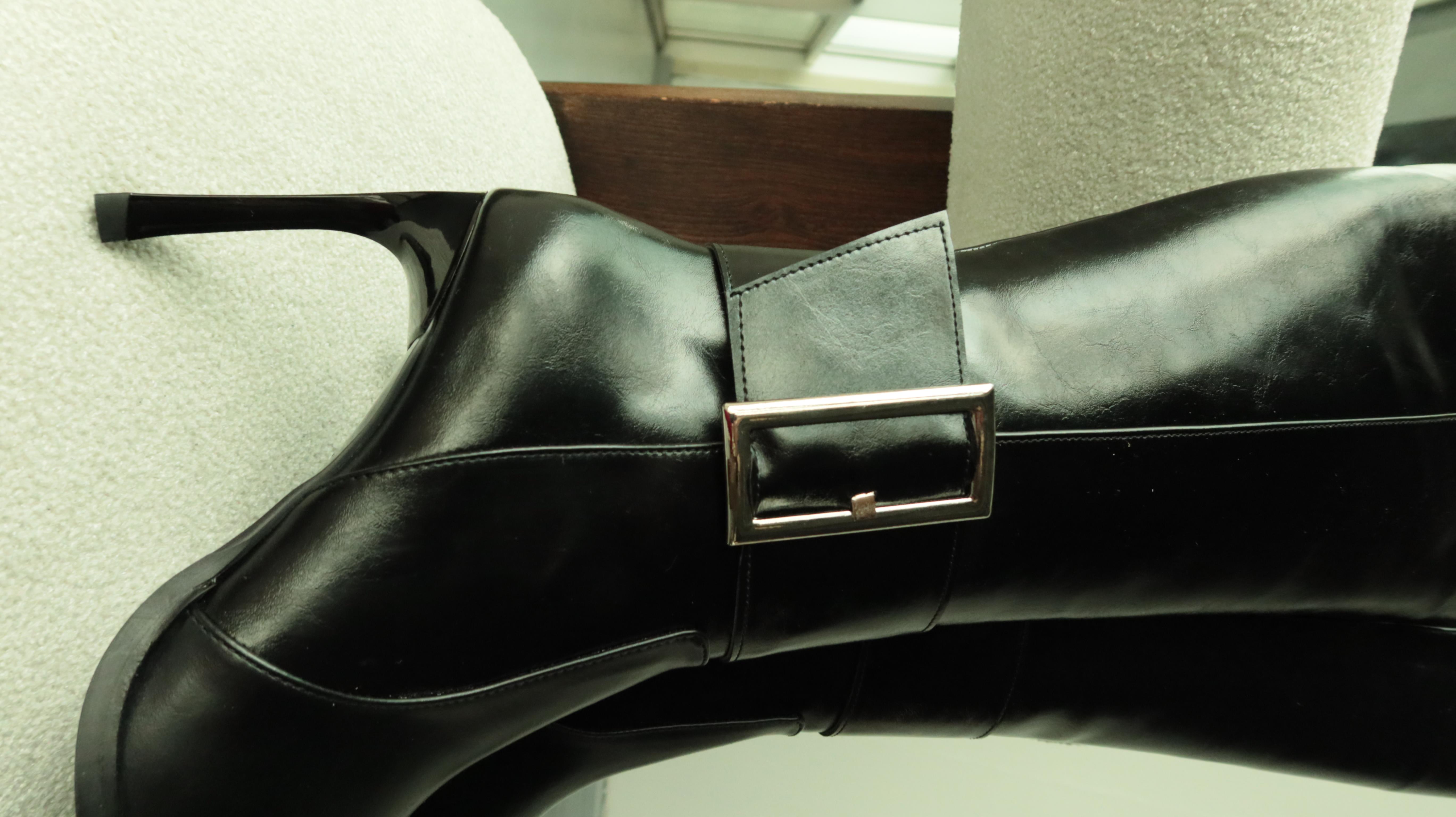 Vera Siyah Cilt Tokalı Topuklu Çizme