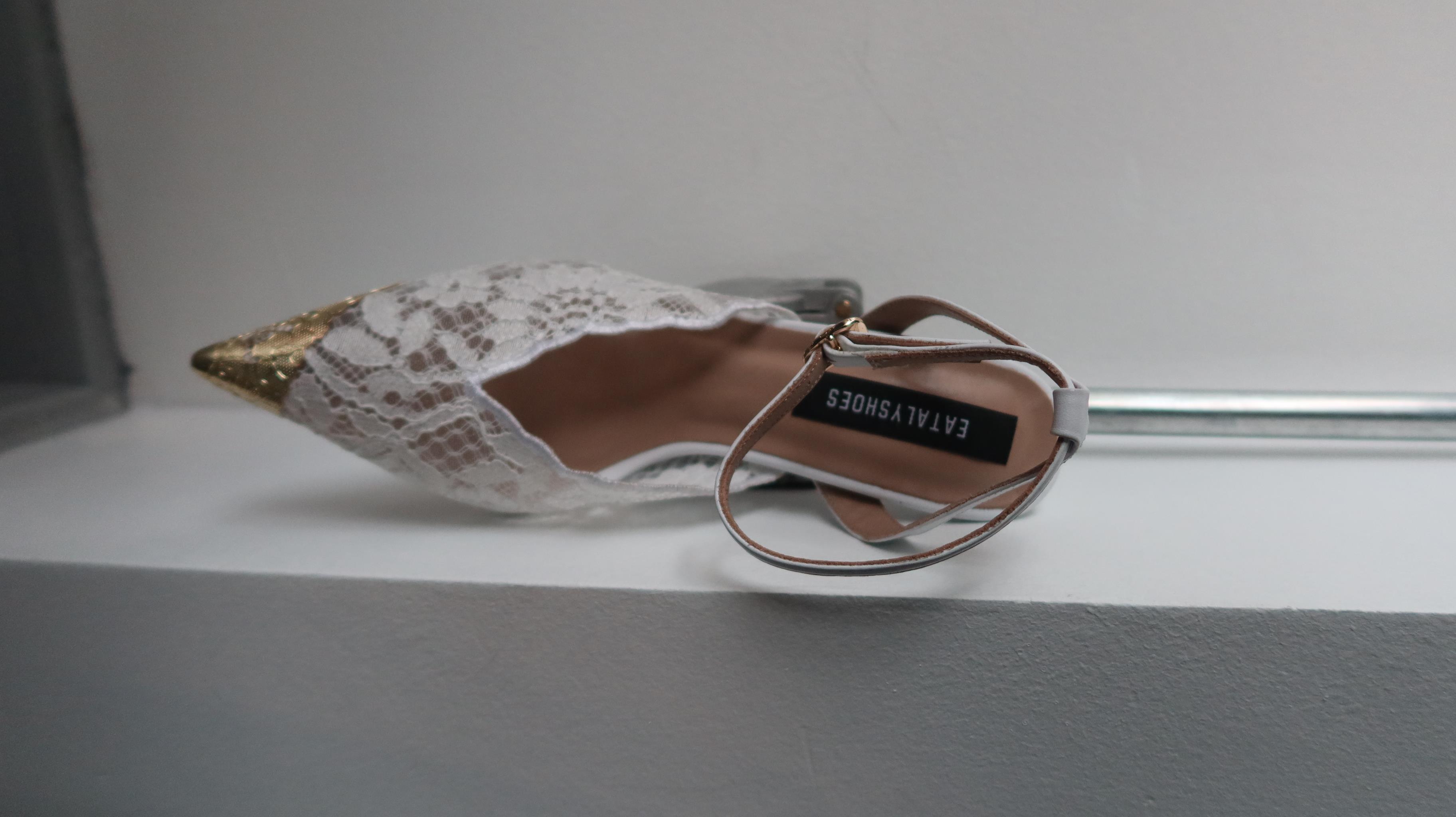 White Icon Beyaz Dantel Bilekten Bağlı Stiletto