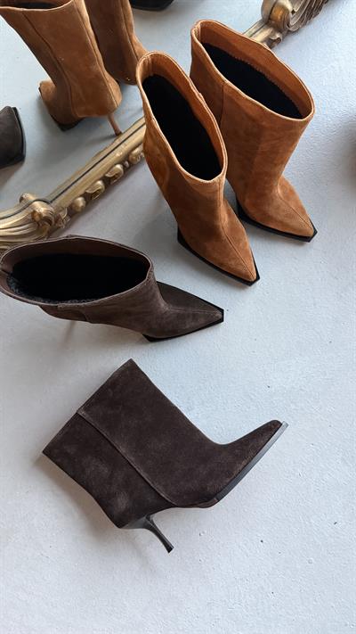 Acıkahve Hakiki Süet Deri Sivri Burun Dikişli Kadın Bot
