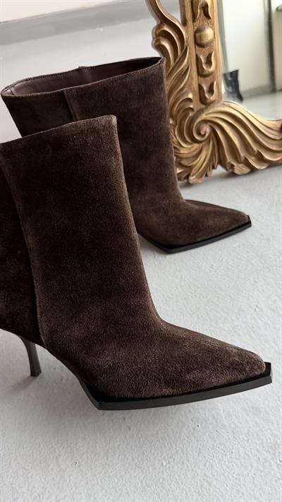 Acıkahve Hakiki Süet Deri Sivri Burun Dikişli Kadın Bot