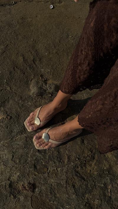 Bej Hasır Midye Kabuklu Parmak Arası Düz Terlik