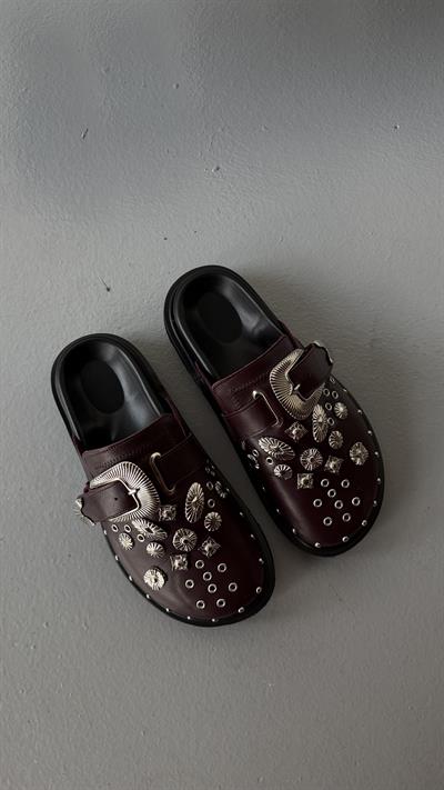 Bordo Cilt Hakiki Deri Kemerli Tokalı Burnu Kapalı Kadın Terlik