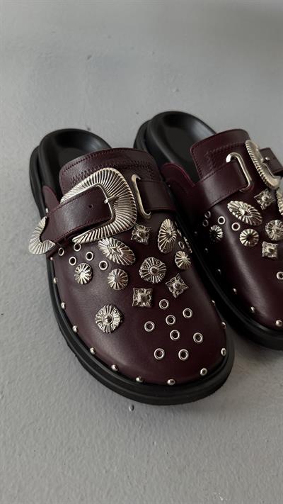 Bordo Cilt Hakiki Deri Kemerli Tokalı Burnu Kapalı Kadın Terlik