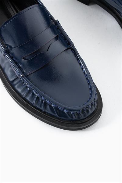 Büzgülü Lacivert Cilt Makosen Kadın Ayakkabı