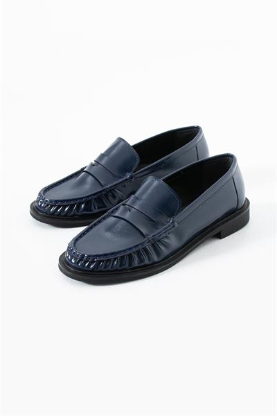 Büzgülü Lacivert Cilt Makosen Kadın Ayakkabı