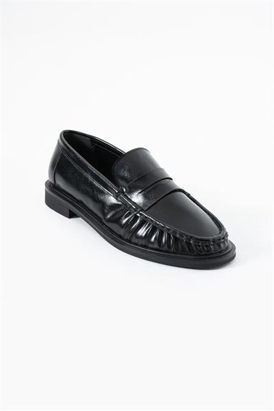 Büzgülü Siyah Cilt Makosen Kadın Ayakkabı