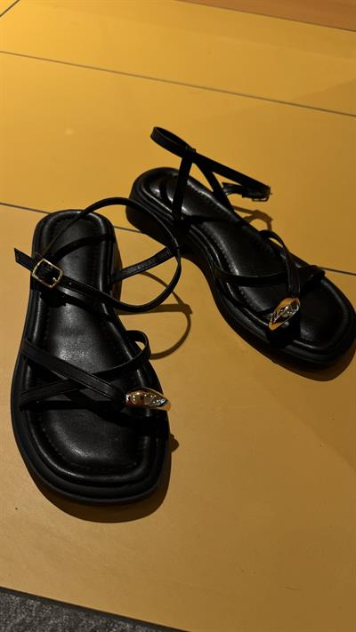Coco Siyah Gold Toka Detaylı Sandalet