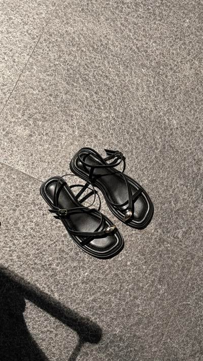 Coco Siyah Gold Toka Detaylı Sandalet