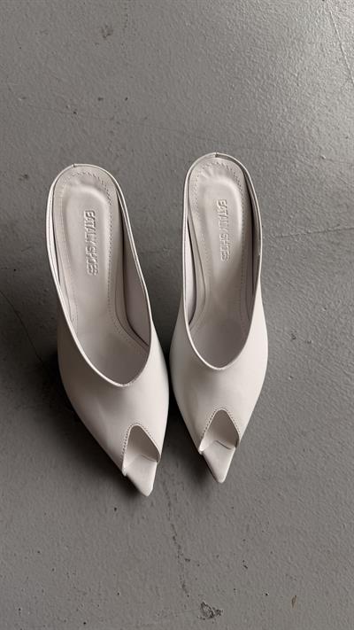 Elmira Cilt Sivri Burun Topuklu Terlik Beyaz