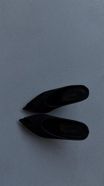 Elmira Süet Sivri Burun Topuklu Terlik Siyah