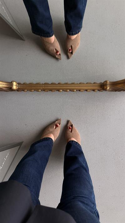 Elmira Süet Sivri Burun Topuklu Terlik Taba