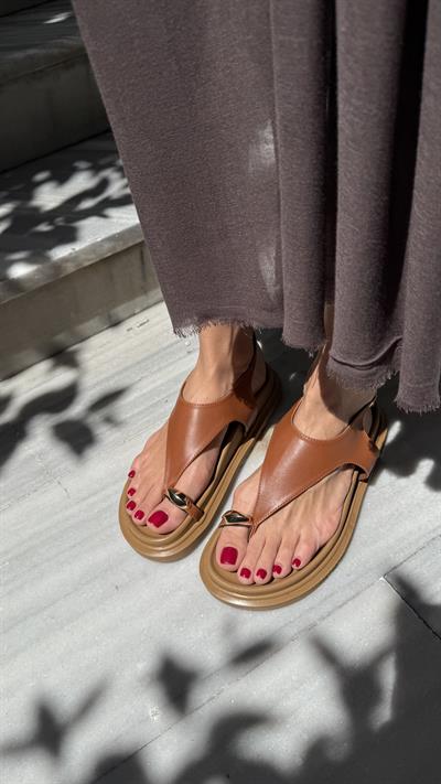 Gold Yüzük Modelli Taba Sandalet 