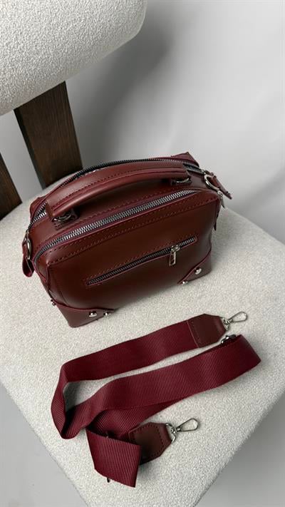 Kare Kalıp Model Fermuarlı Çift Gözlü Yandan Askı Detaylı Çanta Bordo