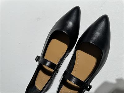 Katie Siyah  Sivri Burun Deri Yumuşacık Babet 