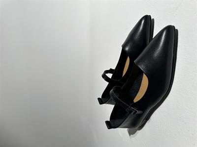 Katie Siyah  Sivri Burun Deri Yumuşacık Babet 