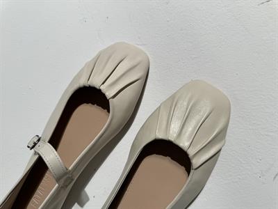 Mathilda Bej Büzgü Detaylı Deri Babet 