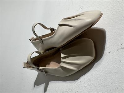 Mathilda Bej Büzgü Detaylı Deri Babet 