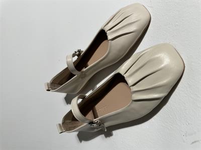 Mathilda Bej Büzgü Detaylı Deri Babet 