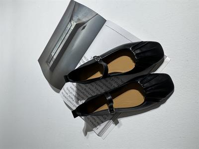 Mathilda Siyah Büzgü Detaylı Deri Babet 