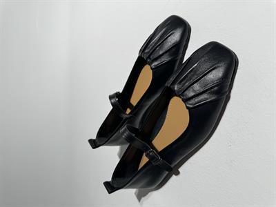 Mathilda Siyah Büzgü Detaylı Deri Babet 